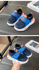 Leichte atmungsaktive Mesh-Sneaker für Jungen mit hellblauem Klettverschluss und marineblau