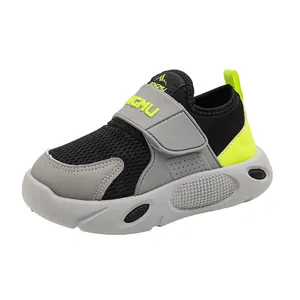 Ademende mesh sneakers voor jongens met klittenbandsluiting in zwart en grijs