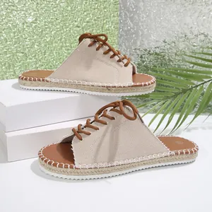 Sandales de plage chic avec tige en toile à lacets et semelles tressées style espadrilles