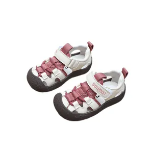 Sandales de sport fermées pour tout-petits avec semelle antidérapante et fermeture velcro