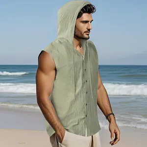 Lässiges ärmelloses Leinenhemd mit Kapuze für Herren, ideal für den Sommer am Strand.