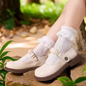 Élégantes chaussures Mary Jane en cuir crème pour filles avec chaussettes en dentelle