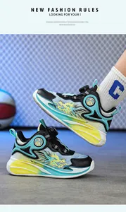 Detailansicht atmungsaktiver Basketballschuhe für Jungen mit Drehverschluss und Drachenprint
