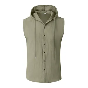 Camicia senza maniche con cappuccio in lino verde oliva con bottoni e coulisse regolabili.