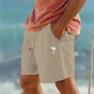 Dettaglio dei pantaloncini da mare in cotone e lino beige con stampa di palma e coulisse