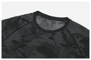 Detailed view of the seamless jacquard neckline on a moisture-wicking men's sports top