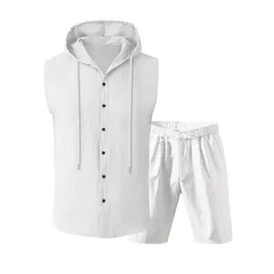 Herren-Set aus Leinen, weiß, ärmelloses Kapuzenhemd und passende Shorts.