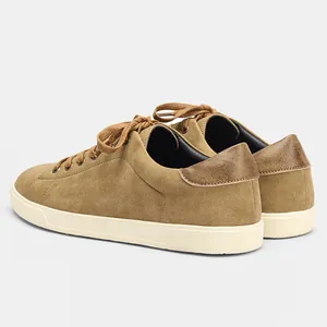 Herren Khaki Wildleder Skater-Sneaker mit leichter weißer Gummisohle für Frühling und Herbst