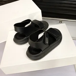 Sandales de sport noires pour enfants avec design à bout ouvert pour la plage en été