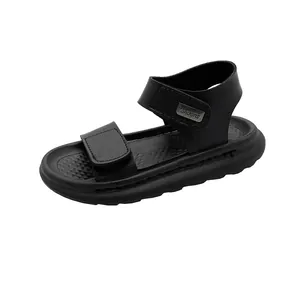 Sandales de sport noires pour enfants avec bout ouvert et semelle antidérapante.