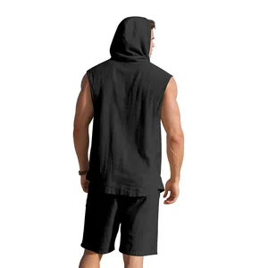 Rückansicht eines lässigen ärmellosen Kapuzenhemdes und Shorts-Sets für Herren aus Leinen