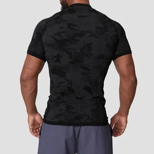 Men's seamless jacquard camo athletic compression shirt for gym and fitness training