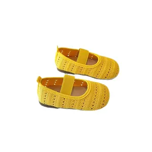 Ademende gele gebreide prinsessenschoenen voor peutermeisjes