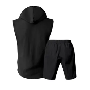 Detail-Rückansicht eines lässigen schwarzen Leinen-Sets mit Kapuze und Shorts für Herren