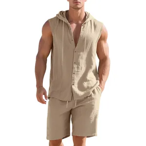 Lässiges Leinen-Set für Herren mit ärmellosem Kapuzenhemd und passenden Shorts in Khaki