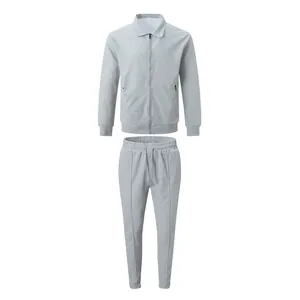 Ensemble de sport en maille gaufrée gris clair avec veste zippée et pantalon ajusté