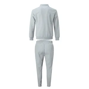 Vue arrière d'un survêtement gris en maille gaufrée pour homme avec veste et pantalon