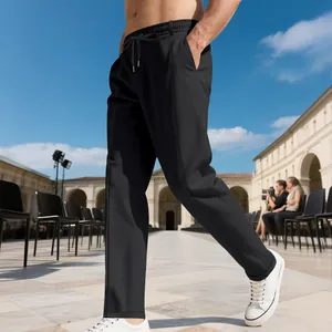 Détail de pantalon décontracté noir pour homme, coupe ajustée avec taille élastique
