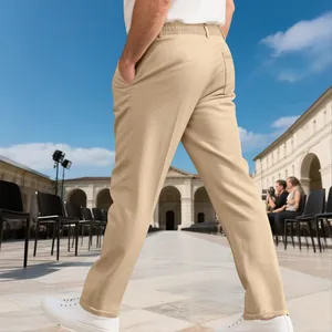 Détail du pantalon décontracté slim kaki pour hommes avec une taille élastiquée
