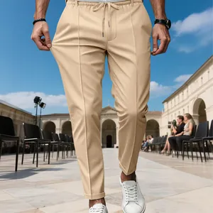 Détail de pantalon décontracté business stretch pour homme en kaki avec taille élastique