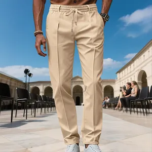 Vue détaillée du pantalon décontracté beige pour hommes avec taille élastique à cordon