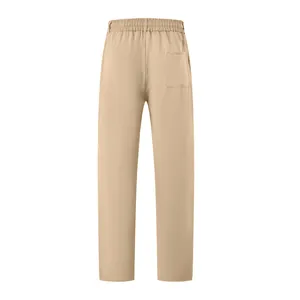 Vue arrière de ce pantalon décontracté kaki pour homme avec une poche arrière et taille élastique
