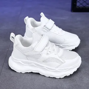 Baskets blanches en mesh pour enfants avec scratch pour garçons et filles