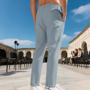 Vue détaillée de l'arrière du pantalon décontracté pour homme avec poche et taille