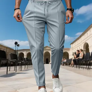 Détail du pantalon décontracté ajusté pour hommes avec taille élastique à cordon