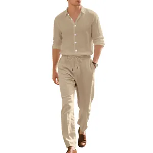 Completo da uomo in lino beige con camicia e pantaloni con coulisse, vestibilità rilassata