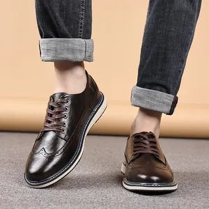 Detailansicht der dunkelbraunen Brogue-Schuhe für Herren mit klassischem Flügeldesign