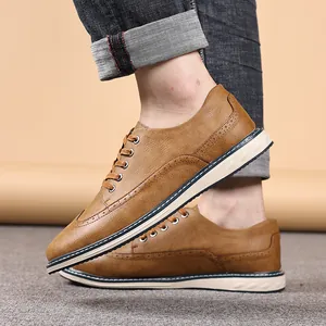 Detailansicht brauner Herren-Brogue-Freizeitschuhe mit eleganten Lochverzierungen