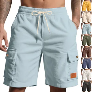 Vue détaillée du short cargo en velours pour homme avec plusieurs options de couleurs.