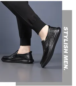 Detaillierte Seitenansicht der schwarzen Leder-Loafer für Herren mit Texturfinish