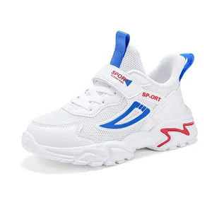 Comfortabele ademende witte mesh sneakers voor jongens met blauwe en rode details