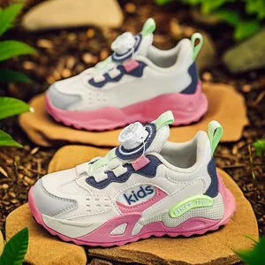 Lichte en ademende sportschoenen voor meisjes met een draaisluiting in de kleur roze en wit