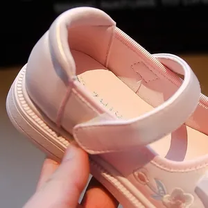 Elegant pink floral embroidered girls' Hanfu shoes in a classic Mary Jane style for formal wear