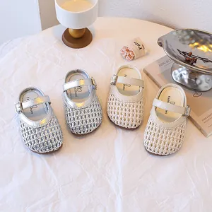 Mules tressées élégantes pour filles en argent et crème pour la belle saison d'été