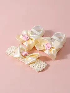 Zapatos de princesa crema para bebé con gran lazo, rosa y diadema de encaje a juego