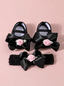 Elegantes zapatos de princesa negros para bebé y conjunto de diadema con lazo y rosas