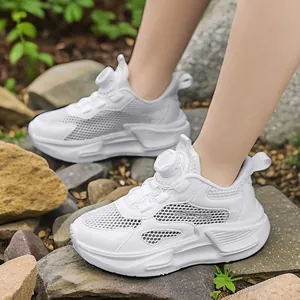Baskets blanches légères pour enfants avec mesh respirant et boucle rotative
