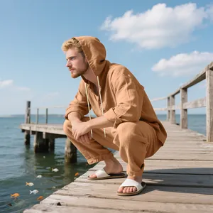 Conjunto para hombre de lino amarillo mostaza con sudadera con capucha y pantalón