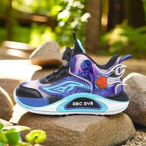 Chaussures de basket pour enfants avec motif astronaute et système de laçage rotatif