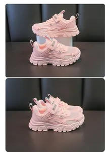 Detailansicht der rosafarbenen, atmungsaktiven Mesh-Sneaker für Kinder mit Klettverschluss