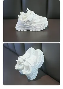 Detaillierte Ansicht weißer, atmungsaktiver Mesh-Sneaker für Kinder mit Klettverschluss