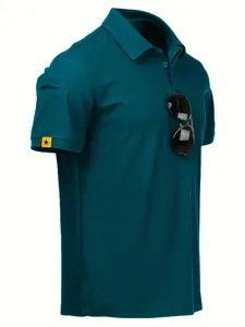 Seitenansicht eines blaugrünen schnelltrocknenden Kurzarm-Poloshirts mit Ärmeldetail