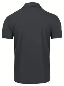 Detailansicht der Rückseite eines dunkelgrauen, schnelltrocknenden Polo-Shirts