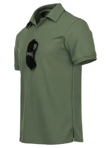 Detailansicht eines olivgrünen, schnelltrocknenden Poloshirts mit Sonnenbrille