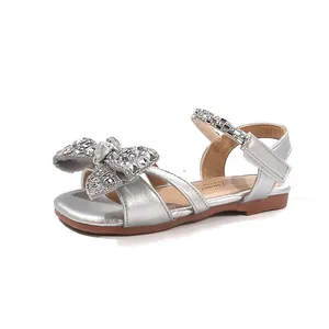 Sandales de princesse argentées pour filles avec un nœud en strass étincelant et semelle souple