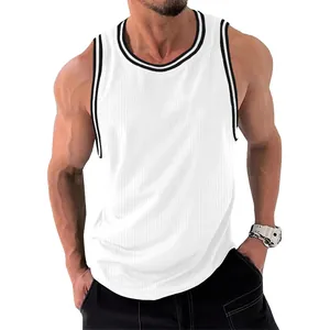 Camiseta de tirantes deportiva blanca para hombre con ribete a rayas para fitness
